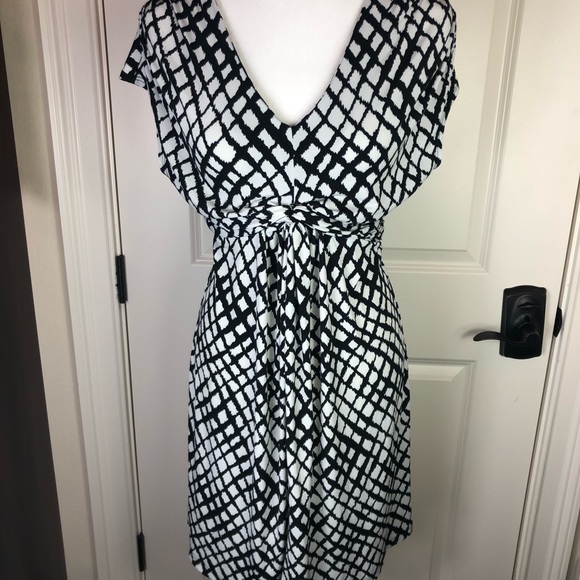 Apt. 9 Dresses & Skirts - ☀️Apt 9 black and white dress size small☀️